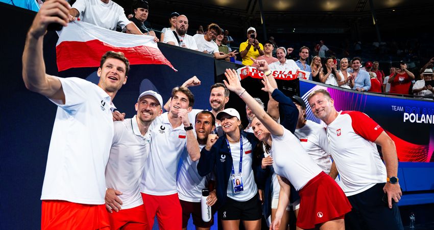 Poland team photo post Semifinal win at UC 2026