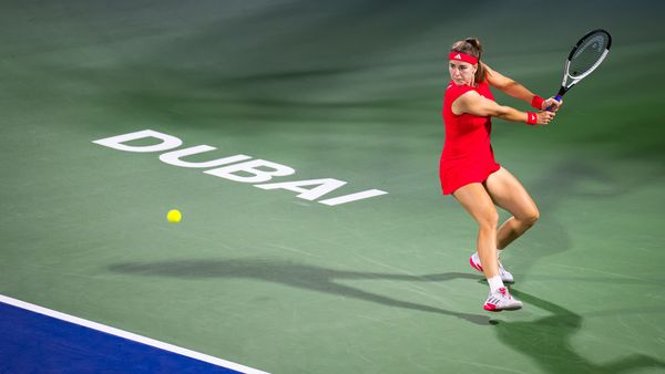 Karolina Muchova Dubai semifinal 2025 vs. Tauson