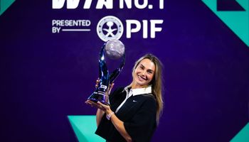 Aryna Sabalenka, 2025 World No. 1 trophy